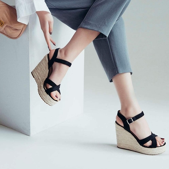 Vicki Vicki Platform Wedge Sandals- New in Box - Picture 2 of 6